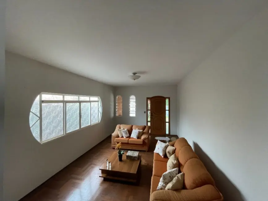 Casa com 3 quartos à venda, 211m2 em Vila Xavier (Vila Xavier), Araraquara - SP - imagem 9 Foto 9 de Casa com 3 quartos à venda, 211m2 em Vila Xavier (Vila Xavier), Araraquara - SP