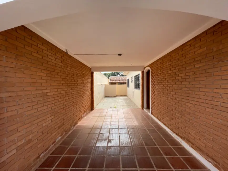 Foto 3 de Casa com 2 quartos à venda, 140m2 em Jardim Santa Angelina, Araraquara - SP