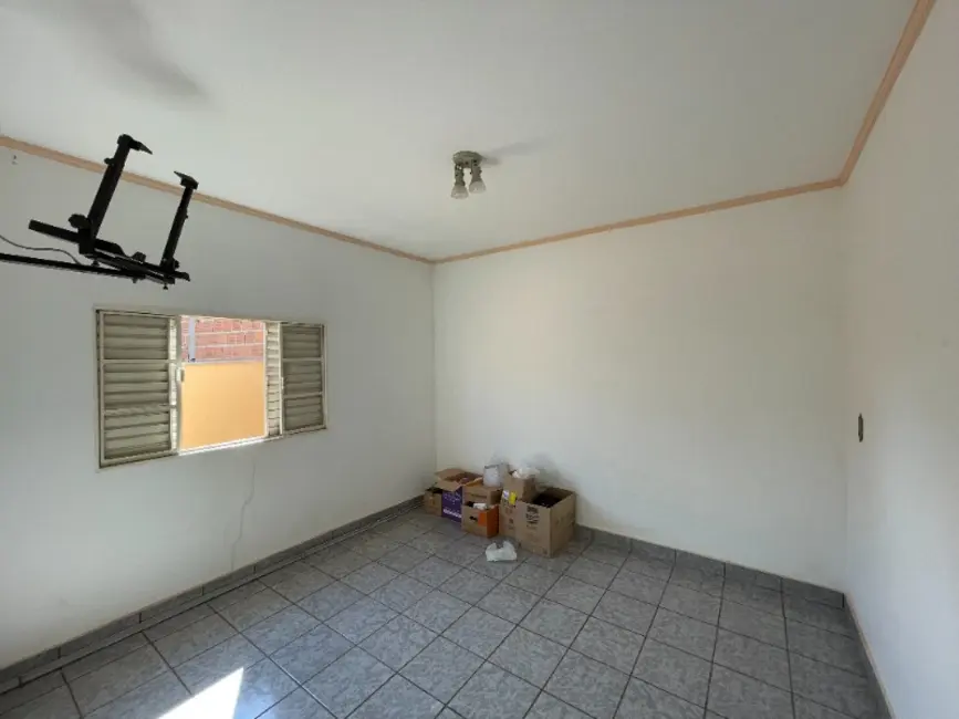 Casa com 2 quartos à venda, 245m2 em Vila Yamada, Araraquara - SP - imagem 8 Foto 8 de Casa com 2 quartos à venda, 245m2 em Vila Yamada, Araraquara - SP