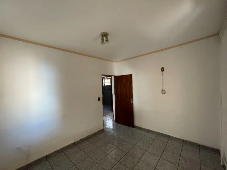 Casa com 2 quartos à venda, 245m2 em Vila Yamada, Araraquara - SP - imagem 7 Foto 7 de Casa com 2 quartos à venda, 245m2 em Vila Yamada, Araraquara - SP