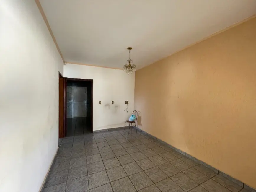 Casa com 2 quartos à venda, 245m2 em Vila Yamada, Araraquara - SP - imagem 5 Foto 5 de Casa com 2 quartos à venda, 245m2 em Vila Yamada, Araraquara - SP