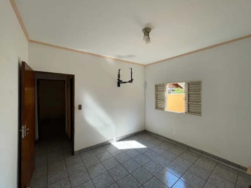 Casa com 2 quartos à venda, 245m2 em Vila Yamada, Araraquara - SP - imagem 9 Foto 9 de Casa com 2 quartos à venda, 245m2 em Vila Yamada, Araraquara - SP