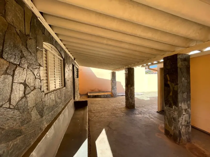 Casa com 2 quartos à venda, 245m2 em Vila Yamada, Araraquara - SP - imagem 4 Foto 4 de Casa com 2 quartos à venda, 245m2 em Vila Yamada, Araraquara - SP