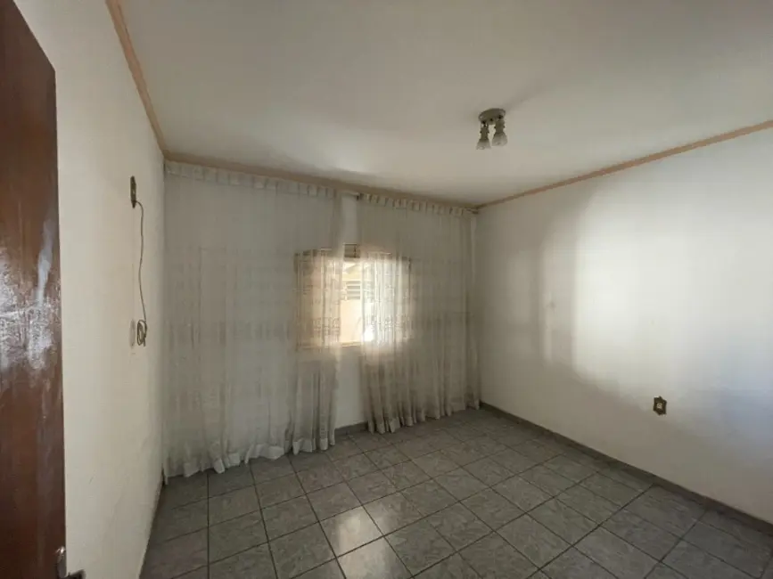 Casa com 2 quartos à venda, 245m2 em Vila Yamada, Araraquara - SP - imagem 6 Foto 6 de Casa com 2 quartos à venda, 245m2 em Vila Yamada, Araraquara - SP