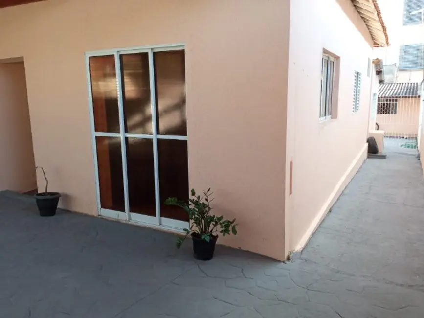 Casa com 4 quartos à venda, 300m2 em Centro, Araraquara - SP - imagem 3 Foto 3 de Casa com 4 quartos à venda, 300m2 em Centro, Araraquara - SP