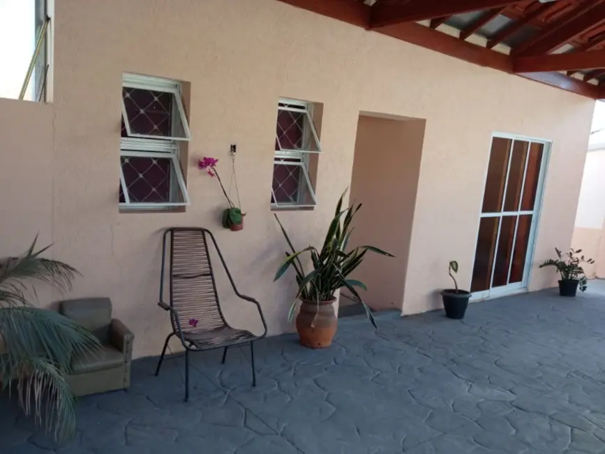 Casa com 4 quartos à venda, 300m2 em Centro, Araraquara - SP - imagem 2 Foto 2 de Casa com 4 quartos à venda, 300m2 em Centro, Araraquara - SP