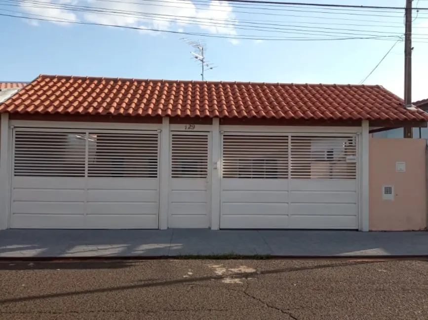 Casa com 4 quartos à venda, 300m2 em Centro, Araraquara - SP - imagem 1 Foto 1 de Casa com 4 quartos à venda, 300m2 em Centro, Araraquara - SP