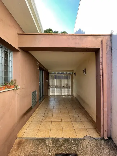 Casa com 3 quartos à venda, 307m2 em Centro, Araraquara - SP - imagem 3 Foto 3 de Casa com 3 quartos à venda, 307m2 em Centro, Araraquara - SP