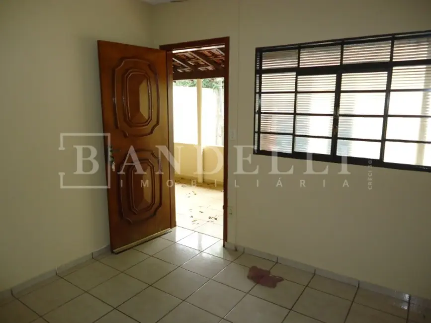 Casa com 2 quartos à venda, 83m2 em Jardim Roberto Selmi Dei, Araraquara - SP - imagem 3 Foto 3 de Casa com 2 quartos à venda, 83m2 em Jardim Roberto Selmi Dei, Araraquara - SP