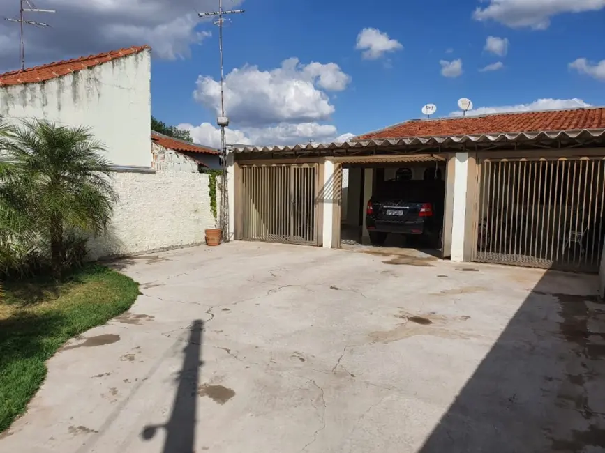 Casa com 3 quartos à venda, 300m2 em Jardim das Estações (Vila Xavier), Araraquara - SP - imagem 5 Foto 5 de Casa com 3 quartos à venda, 300m2 em Jardim das Estações (Vila Xavier), Araraquara - SP