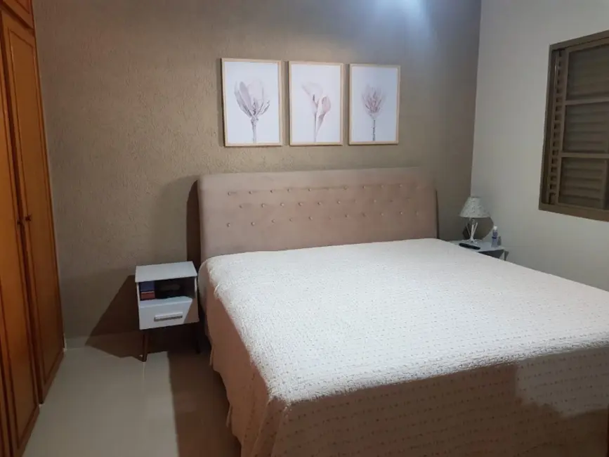 Casa com 3 quartos à venda, 300m2 em Jardim das Estações (Vila Xavier), Araraquara - SP - imagem 9 Foto 9 de Casa com 3 quartos à venda, 300m2 em Jardim das Estações (Vila Xavier), Araraquara - SP