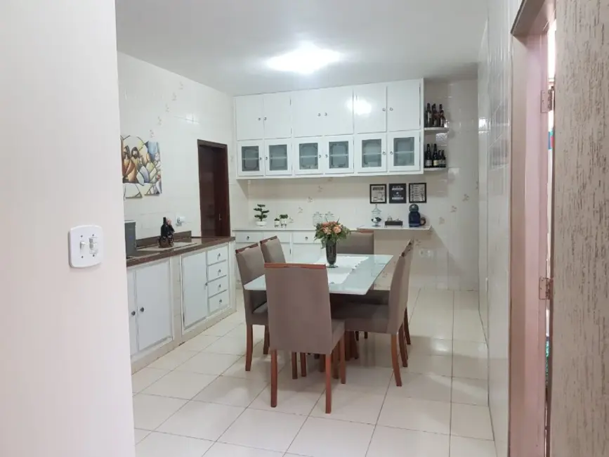 Casa com 3 quartos à venda, 300m2 em Jardim das Estações (Vila Xavier), Araraquara - SP - imagem 3 Foto 3 de Casa com 3 quartos à venda, 300m2 em Jardim das Estações (Vila Xavier), Araraquara - SP