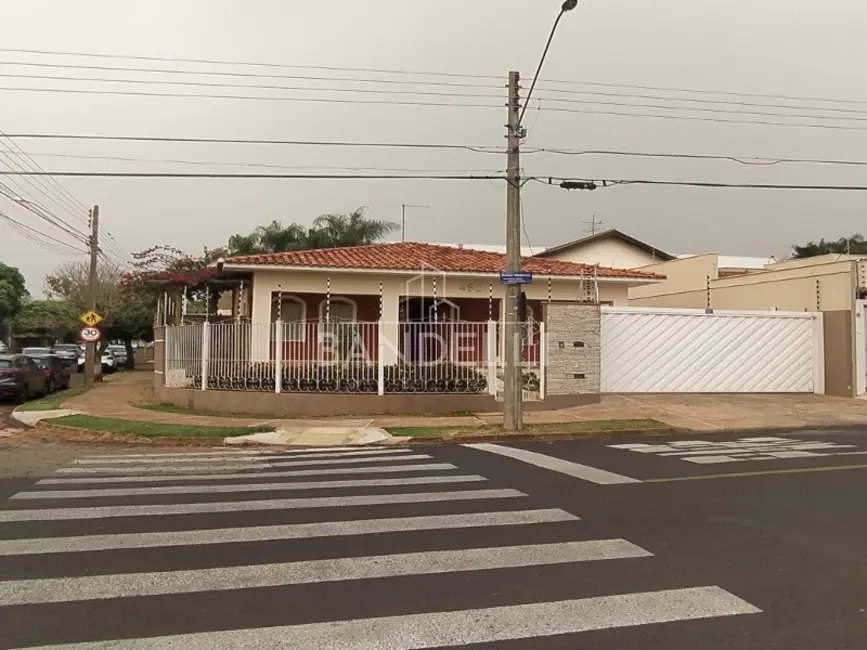 Sala Comercial com 3 quartos para alugar, 234m2 em Vila Harmonia, Araraquara - SP - imagem 1 Foto 1 de Sala Comercial com 3 quartos para alugar, 234m2 em Vila Harmonia, Araraquara - SP