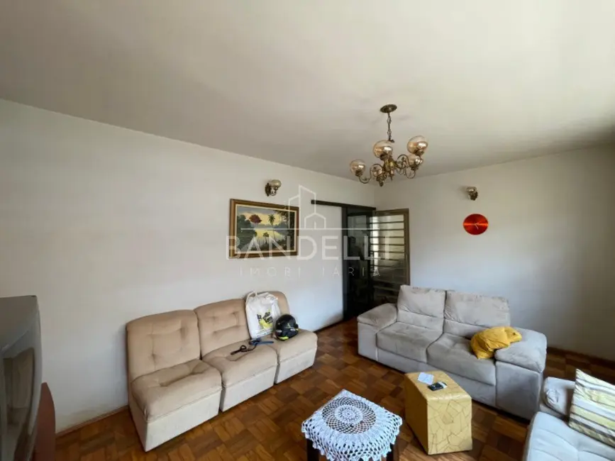 Casa com 3 quartos à venda, 186m2 em Araraquara - SP - imagem 4 Foto 4 de Casa com 3 quartos à venda, 186m2 em Araraquara - SP