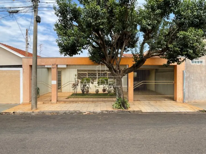Casa com 3 quartos à venda, 186m2 em Araraquara - SP - imagem 1 Foto 1 de Casa com 3 quartos à venda, 186m2 em Araraquara - SP
