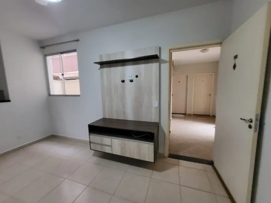 Foto 3 de Apartamento com 2 quartos para alugar, 49m2 em Jardim Primor, Araraquara - SP