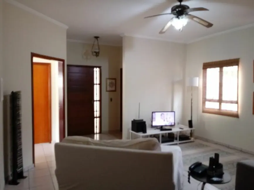 Casa com 3 quartos à venda, 151m2 em Vila Velosa, Araraquara - SP - imagem 3 Foto 3 de Casa com 3 quartos à venda, 151m2 em Vila Velosa, Araraquara - SP