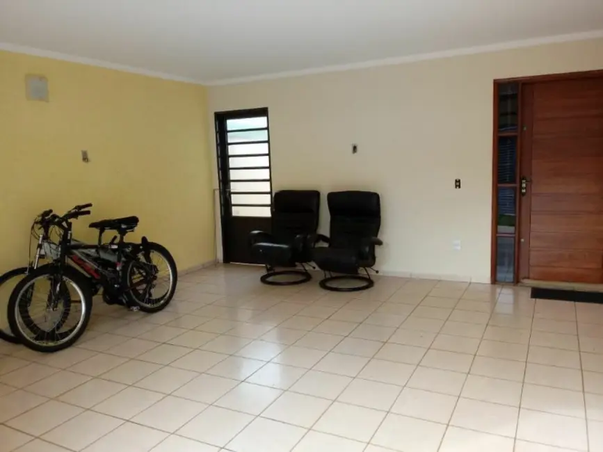 Casa com 3 quartos à venda, 151m2 em Vila Velosa, Araraquara - SP - imagem 7 Foto 7 de Casa com 3 quartos à venda, 151m2 em Vila Velosa, Araraquara - SP