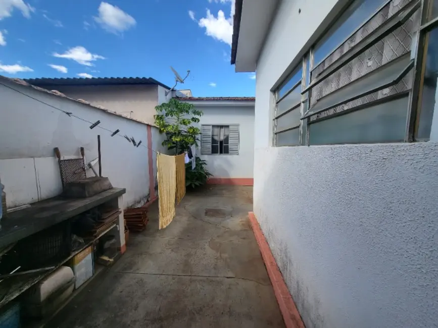 Casa com 2 quartos à venda, 184m2 em Vila Ferroviária, Araraquara - SP - imagem 6 Foto 6 de Casa com 2 quartos à venda, 184m2 em Vila Ferroviária, Araraquara - SP