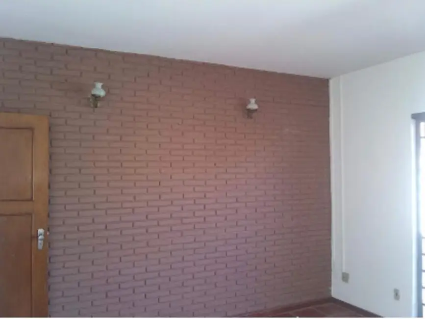 Casa com 4 quartos à venda, 186m2 em Vila José Bonifácio, Araraquara - SP - imagem 2 Foto 2 de Casa com 4 quartos à venda, 186m2 em Vila José Bonifácio, Araraquara - SP
