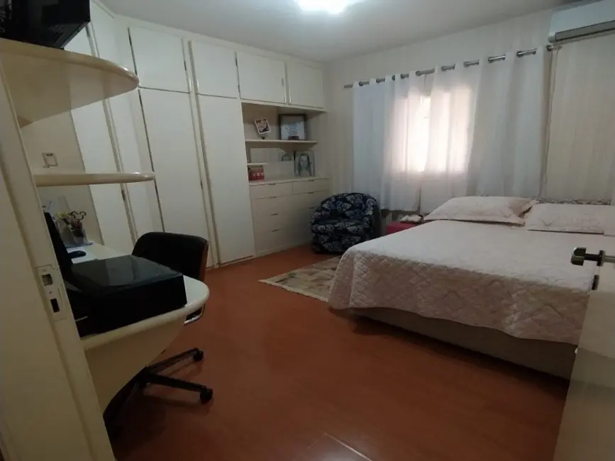 Foto 2 de Casa com 3 quartos à venda, 343m2 em Jardim Adalgisa, Araraquara - SP