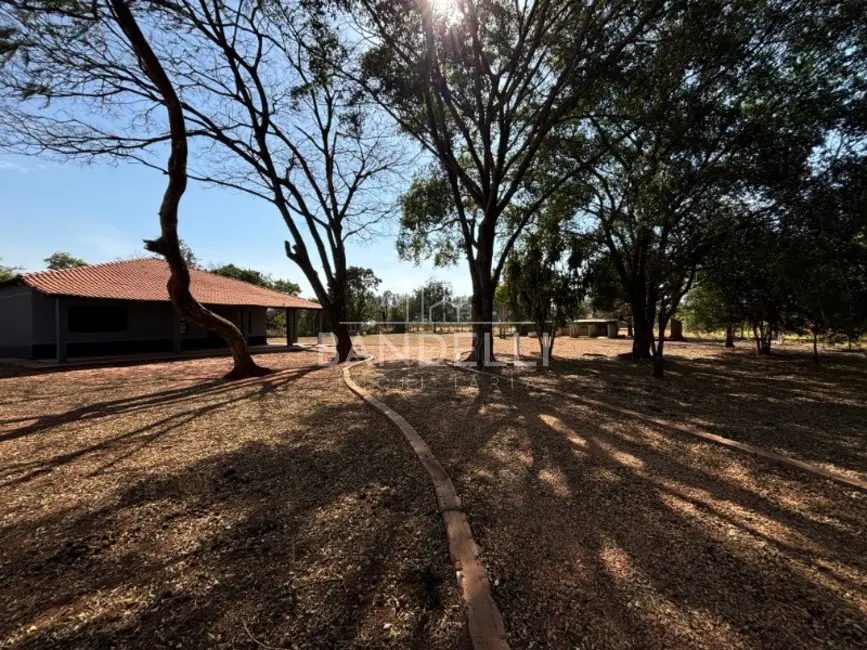 Chácara com 3 quartos para alugar, 186m2 em Chácara Flora Araraquara, Araraquara - SP - imagem 9 Foto 9 de Chácara com 3 quartos para alugar, 186m2 em Chácara Flora Araraquara, Araraquara - SP