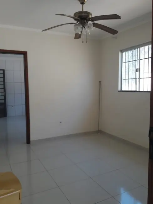 Casa com 2 quartos à venda, 275m2 em Vila Yamada, Araraquara - SP - imagem 2 Foto 2 de Casa com 2 quartos à venda, 275m2 em Vila Yamada, Araraquara - SP