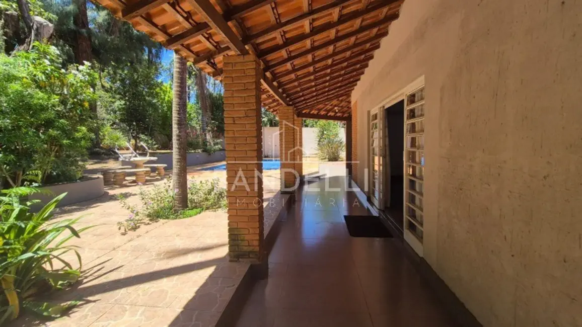 Chácara com 4 quartos à venda, 310m2 em Chácara Velosa, Araraquara - SP - imagem 5 Foto 5 de Chácara com 4 quartos à venda, 310m2 em Chácara Velosa, Araraquara - SP