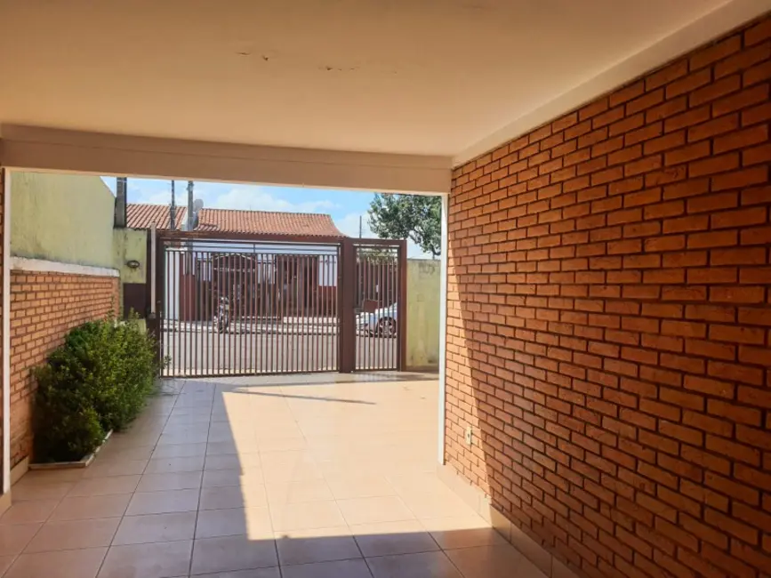 Casa com 3 quartos à venda, 152m2 em Jardim Brasil (Vila Xavier), Araraquara - SP - imagem 4 Foto 4 de Casa com 3 quartos à venda, 152m2 em Jardim Brasil (Vila Xavier), Araraquara - SP