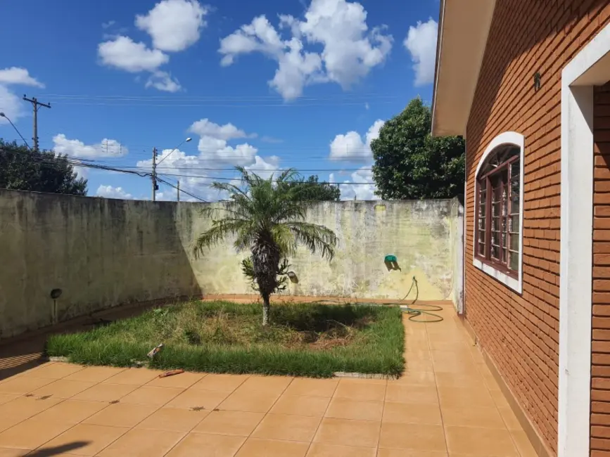 Casa com 3 quartos à venda, 152m2 em Jardim Brasil (Vila Xavier), Araraquara - SP - imagem 3 Foto 3 de Casa com 3 quartos à venda, 152m2 em Jardim Brasil (Vila Xavier), Araraquara - SP