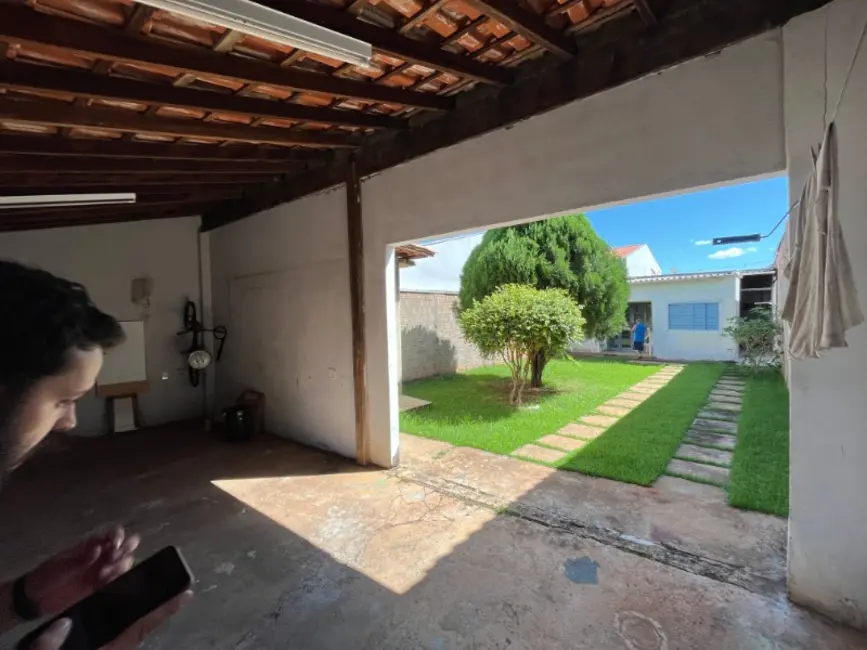 Casa com 1 quarto à venda, 101m2 em Jardim Maria Luiza IV, Araraquara - SP - imagem 4 Foto 4 de Casa com 1 quarto à venda, 101m2 em Jardim Maria Luiza IV, Araraquara - SP