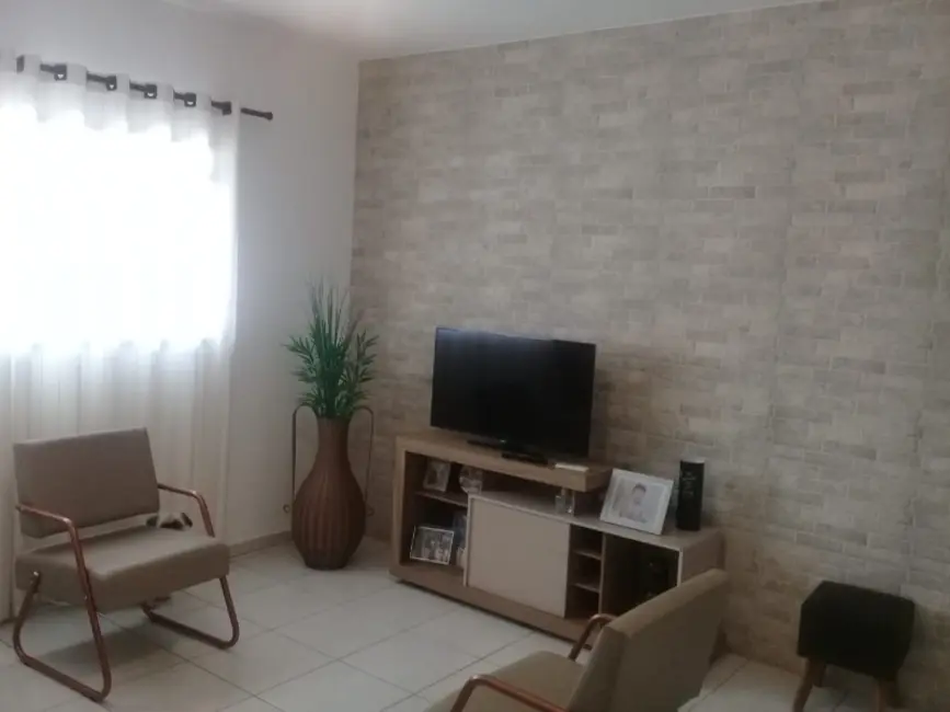 Casa com 2 quartos à venda, 133m2 em Jardim Maria Luiza, Araraquara - SP - imagem 9 Foto 9 de Casa com 2 quartos à venda, 133m2 em Jardim Maria Luiza, Araraquara - SP