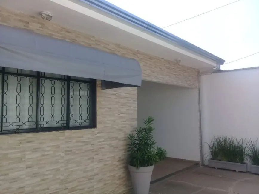Casa com 2 quartos à venda, 133m2 em Jardim Maria Luiza, Araraquara - SP - imagem 3 Foto 3 de Casa com 2 quartos à venda, 133m2 em Jardim Maria Luiza, Araraquara - SP
