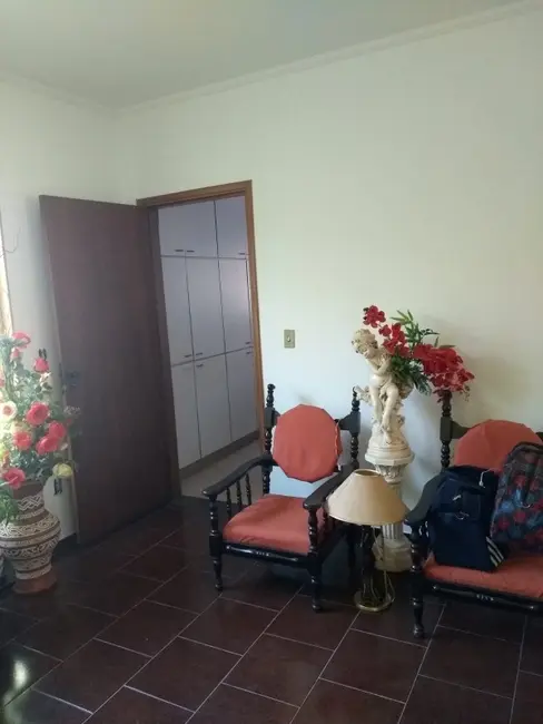 Casa com 3 quartos à venda, 157m2 em Jardim Eliana, Araraquara - SP - imagem 3 Foto 3 de Casa com 3 quartos à venda, 157m2 em Jardim Eliana, Araraquara - SP