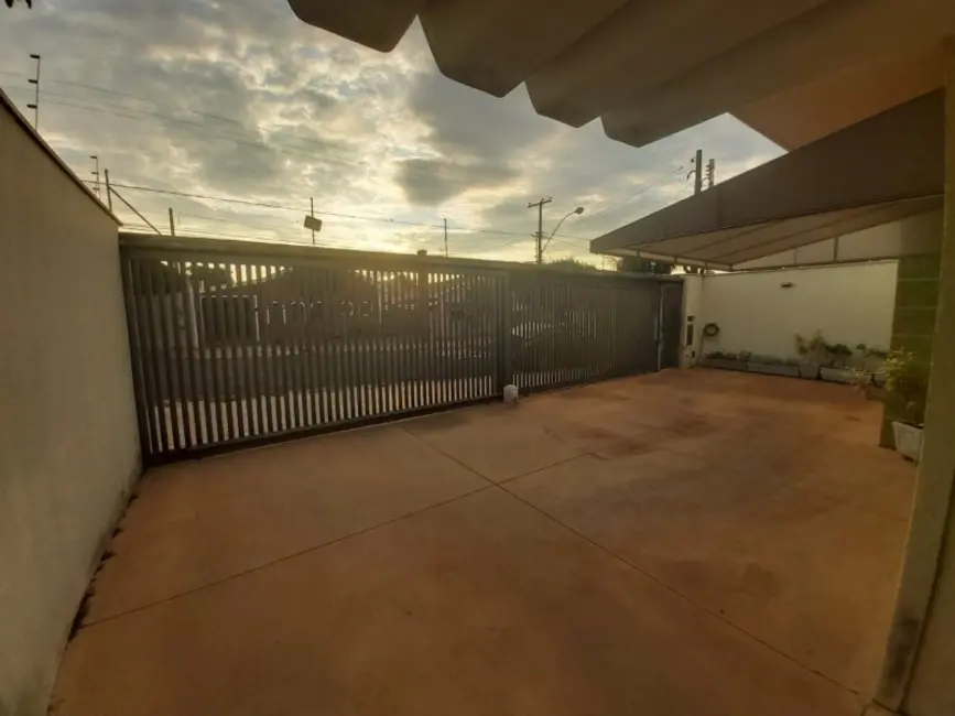 Foto 1 de Casa com 3 quartos à venda, 229m2 em Vila Harmonia, Araraquara - SP