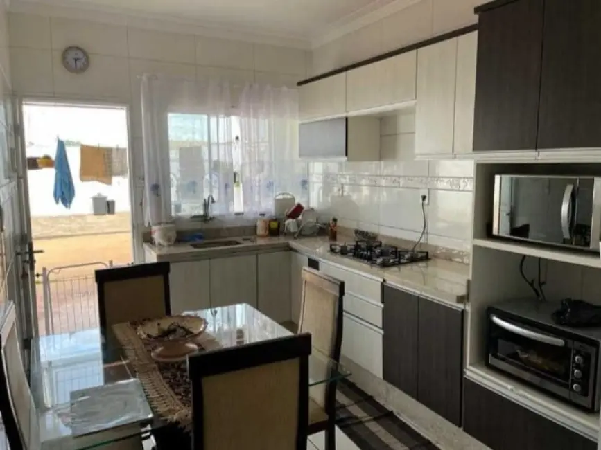 Casa com 2 quartos à venda, 65m2 em Jardim Universal, Araraquara - SP - imagem 5 Foto 5 de Casa com 2 quartos à venda, 65m2 em Jardim Universal, Araraquara - SP