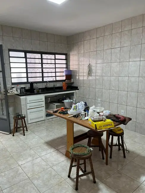 Casa com 2 quartos à venda, 194m2 em Vila Santana, Araraquara - SP - imagem 4 Foto 4 de Casa com 2 quartos à venda, 194m2 em Vila Santana, Araraquara - SP