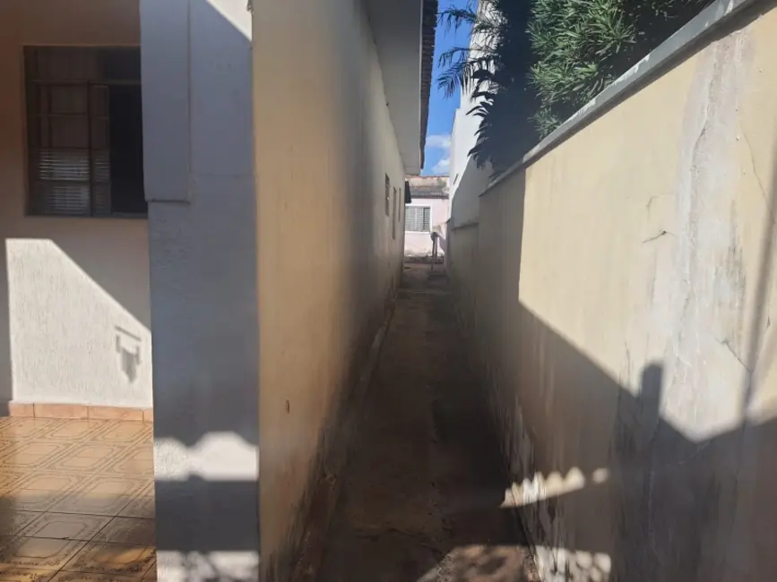Casa com 3 quartos à venda, 167m2 em Centro, Araraquara - SP - imagem 3 Foto 3 de Casa com 3 quartos à venda, 167m2 em Centro, Araraquara - SP