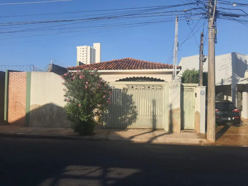 Casa com 3 quartos à venda, 167m2 em Centro, Araraquara - SP - imagem 5 Foto 5 de Casa com 3 quartos à venda, 167m2 em Centro, Araraquara - SP