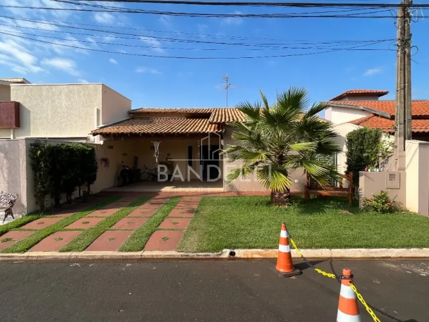 Casa de Condomínio com 3 quartos à venda, 170m2 em Araraquara - SP - imagem 2 Foto 2 de Casa de Condomínio com 3 quartos à venda, 170m2 em Araraquara - SP