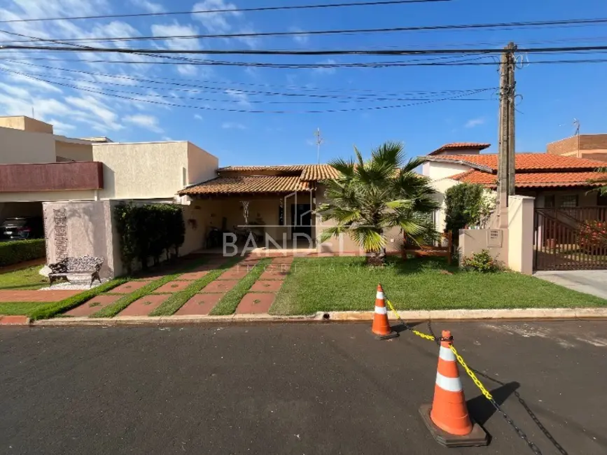 Foto 1 de Casa de Condomínio com 3 quartos à venda, 170m2 em Araraquara - SP