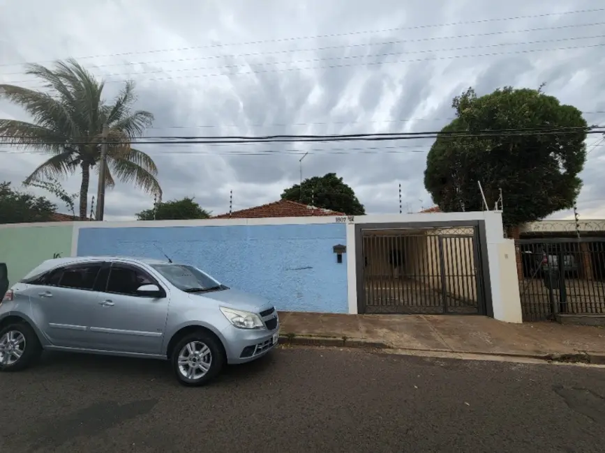 Foto 1 de Casa com 2 quartos à venda, 146m2 em Centro, Araraquara - SP