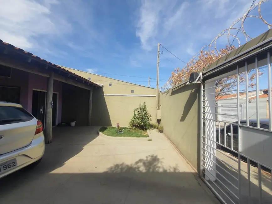 Casa com 2 quartos à venda, 106m2 em Parque Igaçaba, Araraquara - SP - imagem 3 Foto 3 de Casa com 2 quartos à venda, 106m2 em Parque Igaçaba, Araraquara - SP