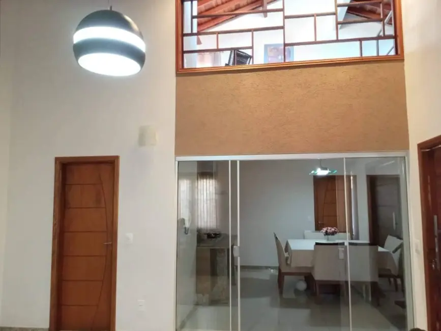 Foto 3 de Casa com 3 quartos à venda, 234m2 em Residencial Maria Cândida, Matao - SP