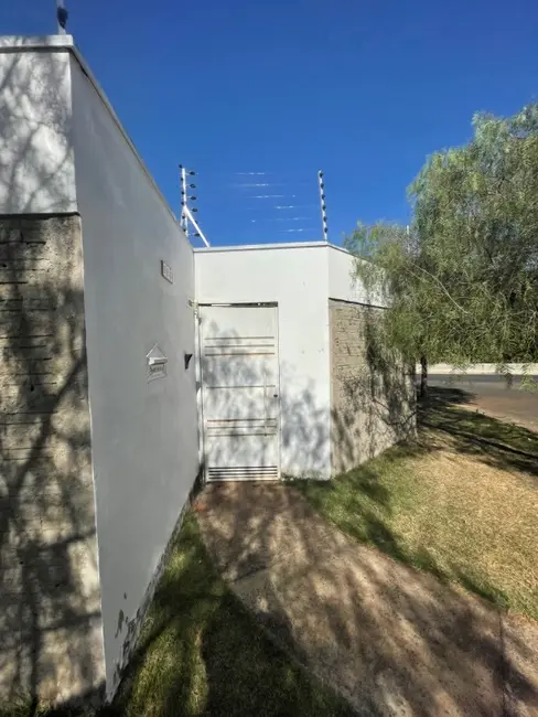 Casa com 3 quartos à venda, 177m2 em Residencial Cambuy, Araraquara - SP - imagem 4 Foto 4 de Casa com 3 quartos à venda, 177m2 em Residencial Cambuy, Araraquara - SP