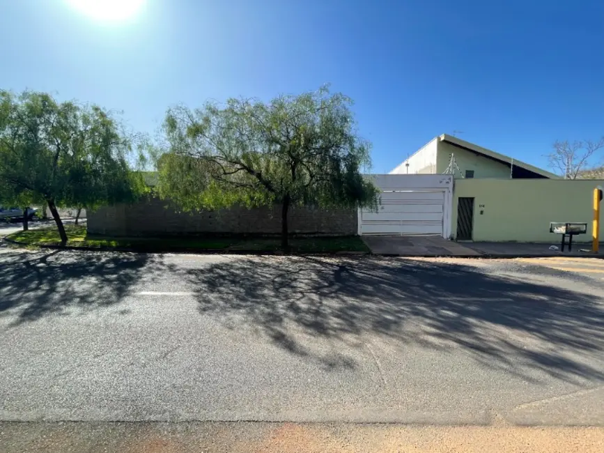 Casa com 3 quartos à venda, 177m2 em Residencial Cambuy, Araraquara - SP - imagem 3 Foto 3 de Casa com 3 quartos à venda, 177m2 em Residencial Cambuy, Araraquara - SP