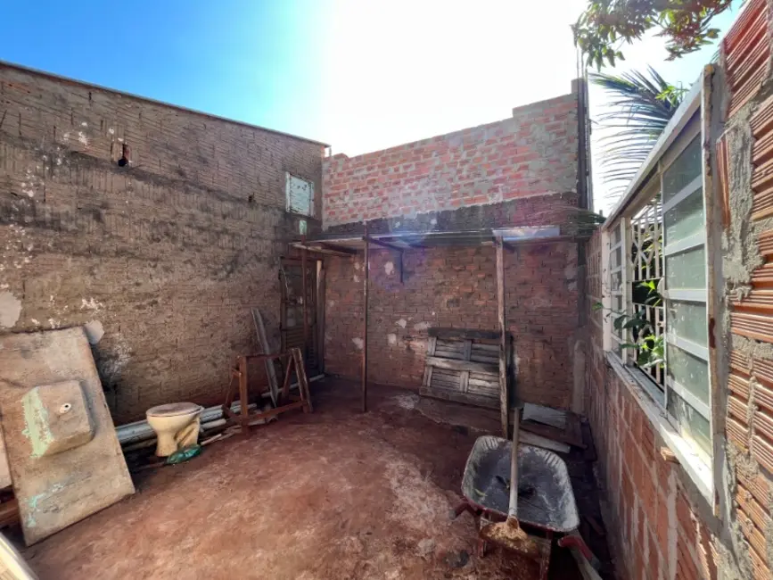 Casa com 3 quartos à venda, 100m2 em Vila Yamada, Araraquara - SP - imagem 5 Foto 5 de Casa com 3 quartos à venda, 100m2 em Vila Yamada, Araraquara - SP