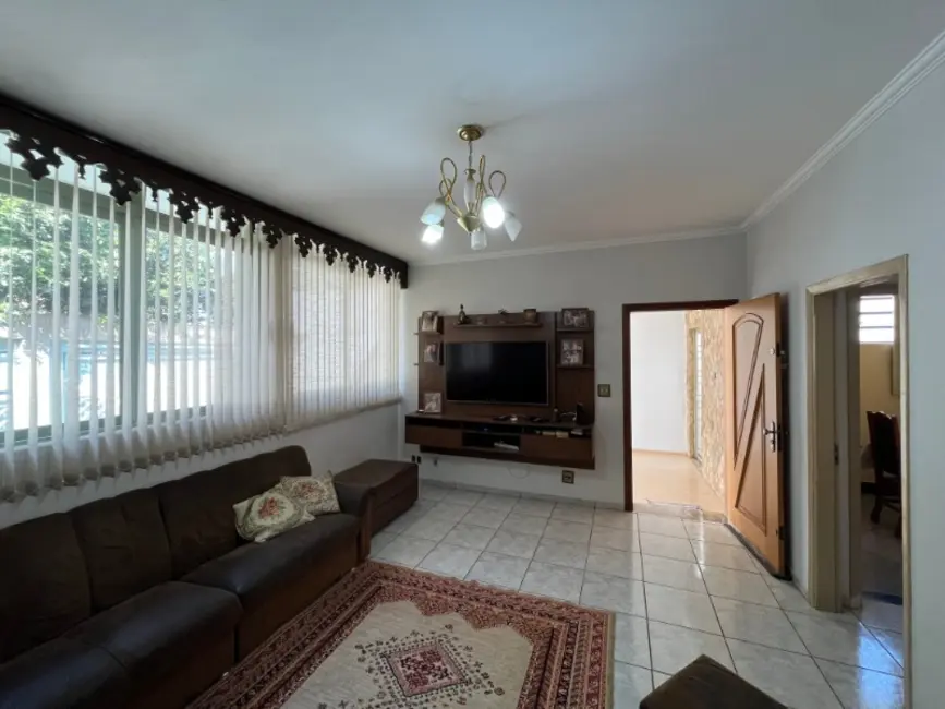 Casa com 3 quartos à venda, 195m2 em Jardim Santa Angelina, Araraquara - SP - imagem 9 Foto 9 de Casa com 3 quartos à venda, 195m2 em Jardim Santa Angelina, Araraquara - SP