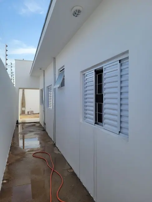 Casa com 2 quartos à venda, 66m2 em Araraquara - SP - imagem 4 Foto 4 de Casa com 2 quartos à venda, 66m2 em Araraquara - SP