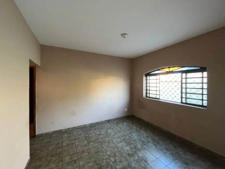 Casa com 2 quartos à venda, 146m2 em Jardim Floridiana (Vila Xavier), Araraquara - SP - imagem 4 Foto 4 de Casa com 2 quartos à venda, 146m2 em Jardim Floridiana (Vila Xavier), Araraquara - SP